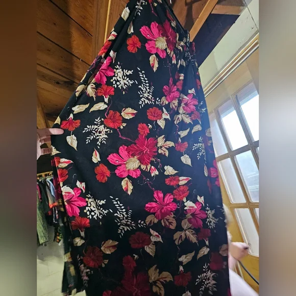 Long Floral Skirt with Pink and Red Flowers - Picture 4 of 5